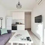 Le Petit Fleury - Balcony, Calm In Cannes