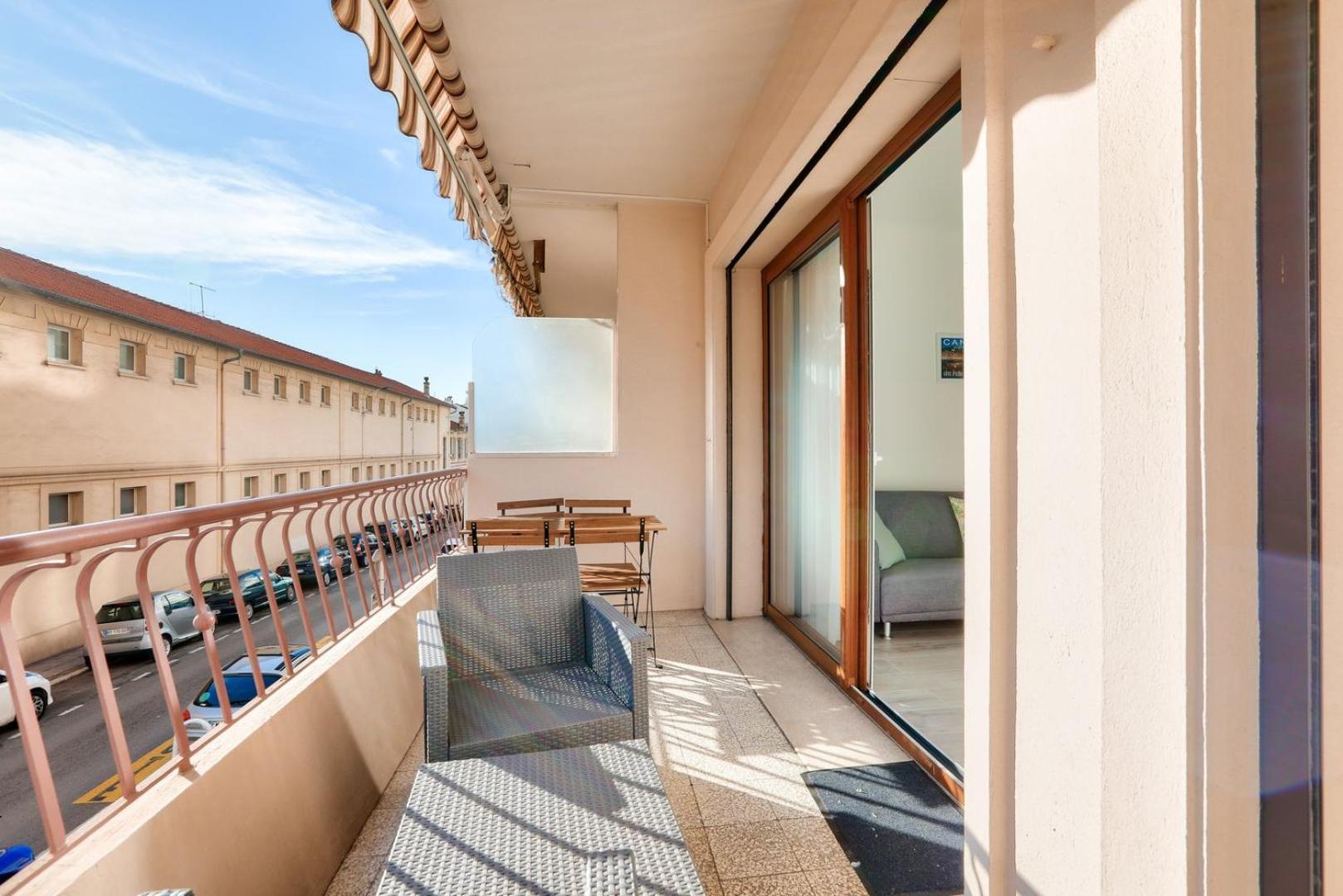 Le Petit Fleury - Balcony, Calm In *